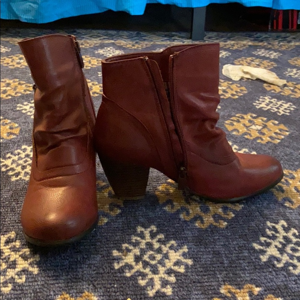 Burgundy/Red heeled ankle boots ❤️